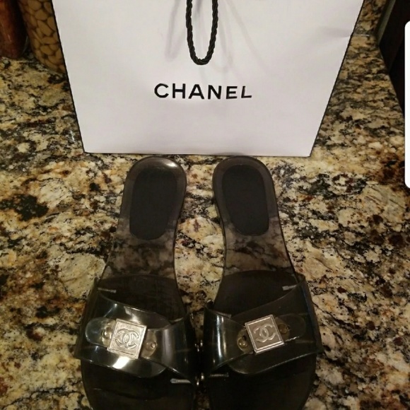 Chanel Slides - Picture 4 of 4
